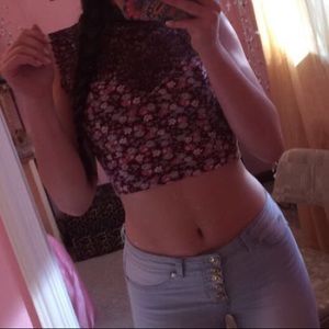 Tela (urban outfitters) Crop top